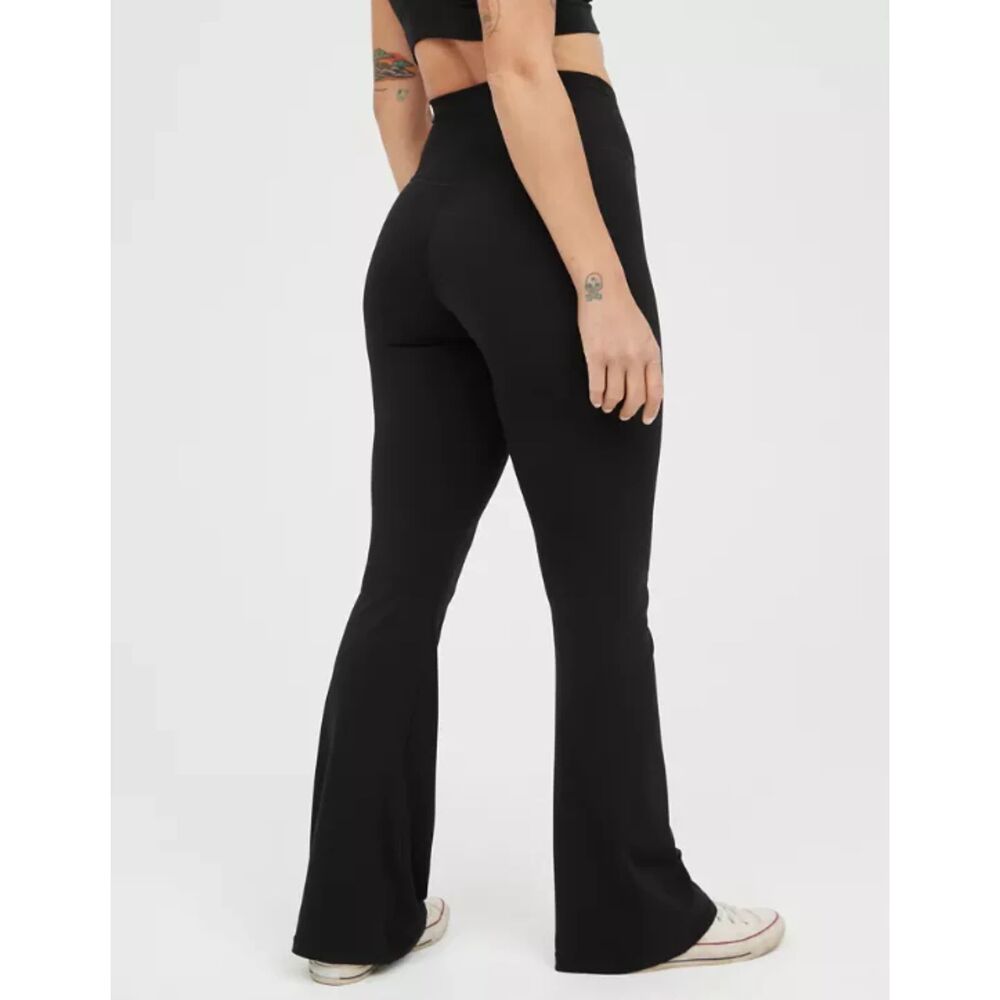 OFFLINE by Aerie Real Me Crossover Flare Legging  Black Large Short Nwt - Picture 2 of 10